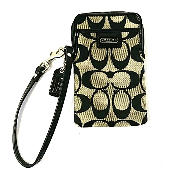 Coach Handbags - Coach Credit Card Wrislet